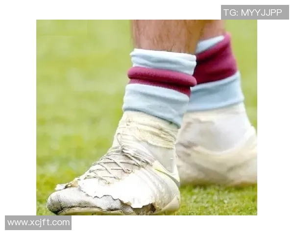 选择合适的足球鞋提升你的比赛表现和舒适度技巧分享